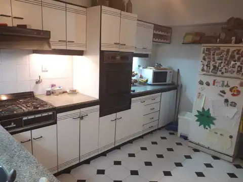 Casa 5 ambientes con 3 baños