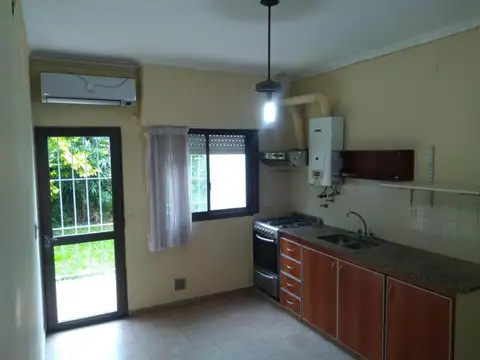Depto Tipo Casa en Venta en La Plata, USD 98.000