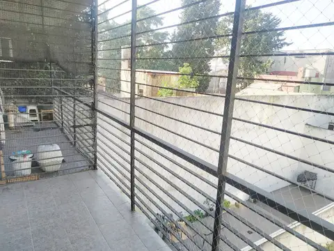 Dpto Monoambiente, divisible al C/Frente, C/Balcon.
