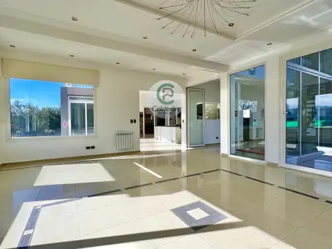 Casa 4 ambientes con 3 baños