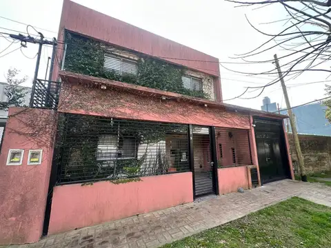 CASA EN VENTA EN GONNET - 4 DORMITORIOS