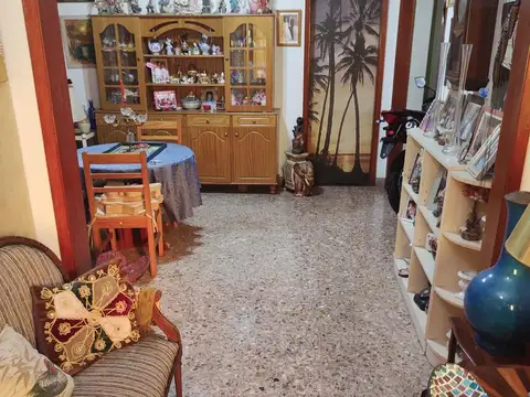 Casa 5 ambientes con 2 baños