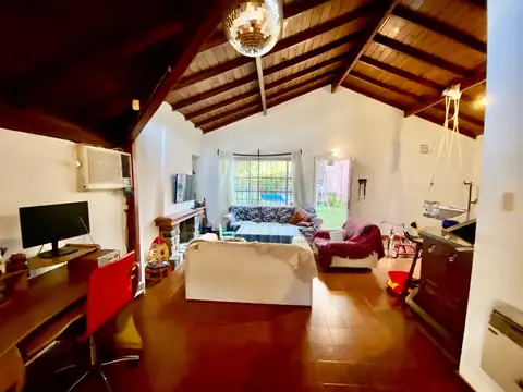 VENTA/PERMUTA - Casa - 3 dormitorios - Pileta - Jardin - Cochera. Fisherton, Rosario.