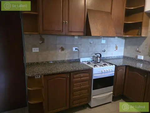 Casa en Alquiler con 3 cocheras