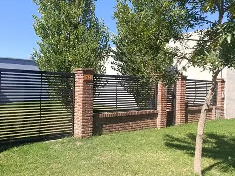 Venta de casa a estrenar con pileta Villa Ramallo