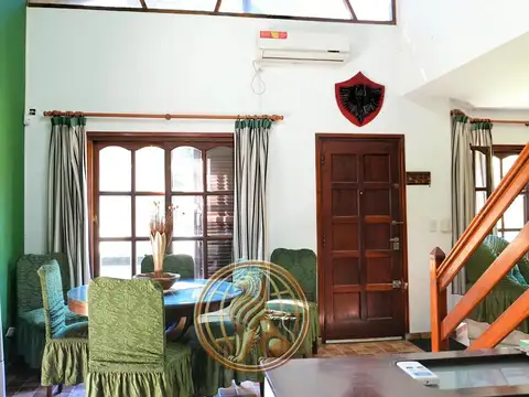 Casa 4 ambientes con 2 baños