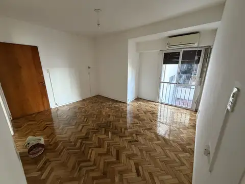 DEPTO DE 2AMB. 3º PISO LATERAL, de aprox 38Mts2, LUMINOSO Y EN BUEN ESTADO. EXP $ 100.000