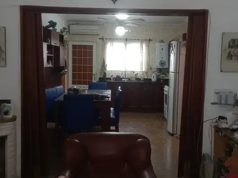 Casa 5 ambientes con 2 baños