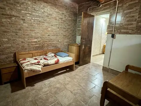 Casa 6 ambientes con 2 baños