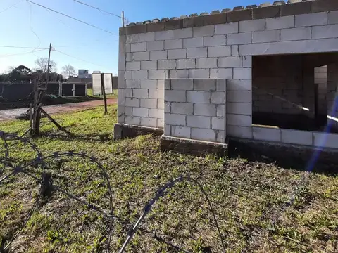 Casa 2 ambientes con 1 baño