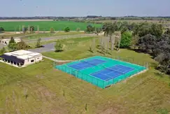 Actividades deportivas tenis en el Barrio cerrado, Mirabosques Cardales