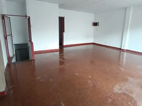 Local con Amplia Vidriera, Depósito y Sótano. Sobre Av. de los Constituyentes en Villa Pueyrredón. DUEÑO DIRECTO