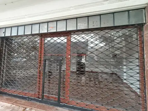 Local con Amplia Vidriera, Depósito y Sótano. Sobre Av. de los Constituyentes en Villa Pueyrredón. DUEÑO DIRECTO