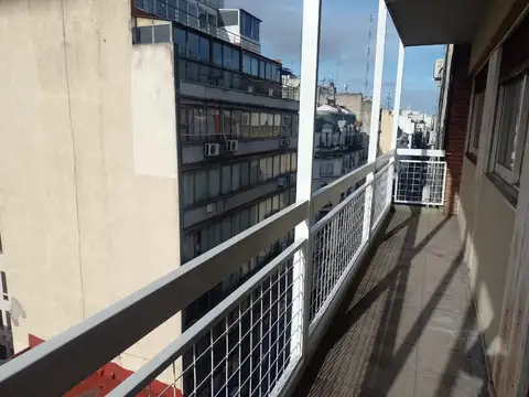 Avenida Valentín Alsina 1600