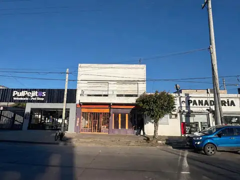 Oportunidad en venta local más vivienda  sobre Avenida 44