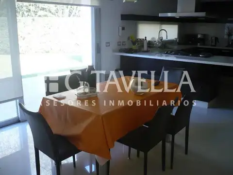 Casa 4 ambientes con 4 baños