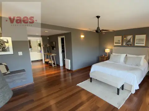 Casa en Venta con 4 cocheras