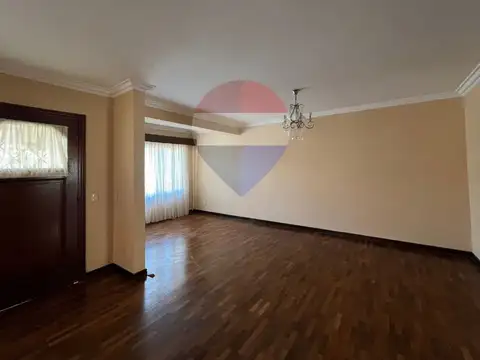 Casa 4 ambientes con 6 baños
