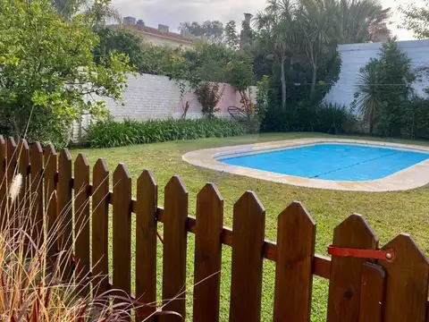 VENTA CASA PUNTA GORDA 4 DORM, SERV BARB Y PISCINA
