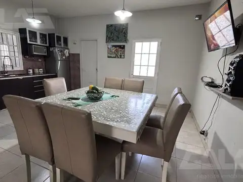 Casa 3 ambientes con 1 baño