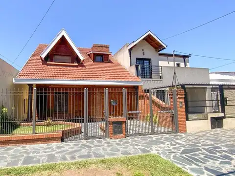 VENTA CHALET A METROS DE ESTACION BURZACOY AVENIDA