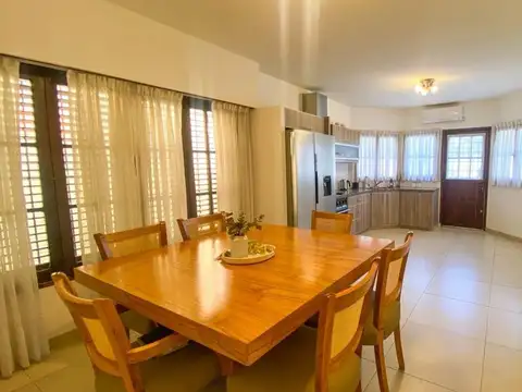 VENTA CHALET A METROS DE ESTACION BURZACOY AVENIDA