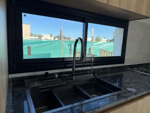 Casa 4 ambientes con 3 baños