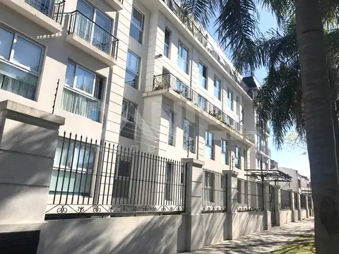 EXCELENTE DEPARTAMENTO DOS AMBIENTES CON COCHERA EN EDIFICIO LOS TILOS I, ITUZAINGO CENTRO.