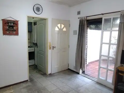 EXCELENTE  PH TIPO CASA 2 AMBIENTES LATERA CON PATIO PROPIO