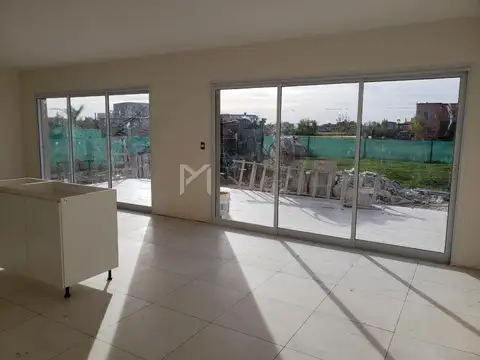 Casa 5 ambientes con 3 baños