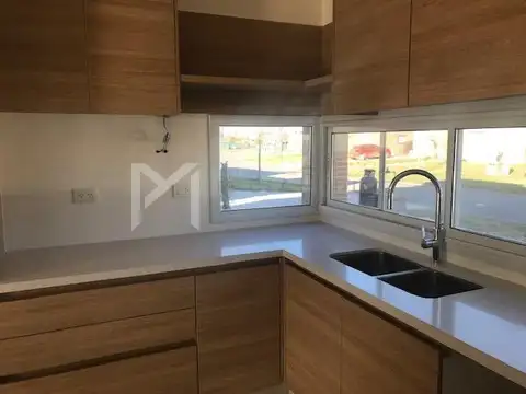 El Cantón  Puerto 200