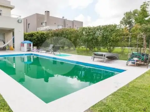 Flores Prop.  Casa en Venta con Renta en La Lomada - Pilar