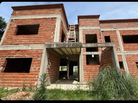 Excelente Casa En Venta En Maquinista Savio