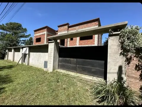 Casa 8 ambientes con 3 baños