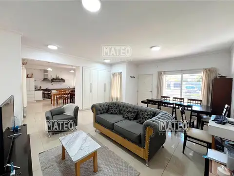 Casa en Venta con 2 cocheras