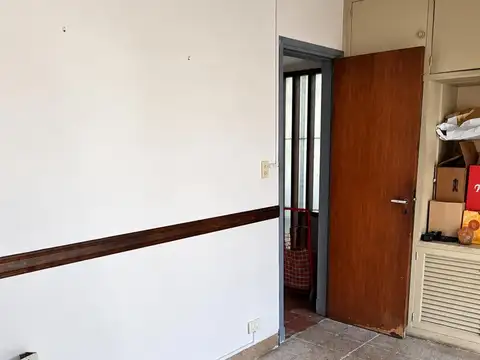 Casa a refaccionar de 3 dormitorios con garage para 2 autos y terraza – San Fernando