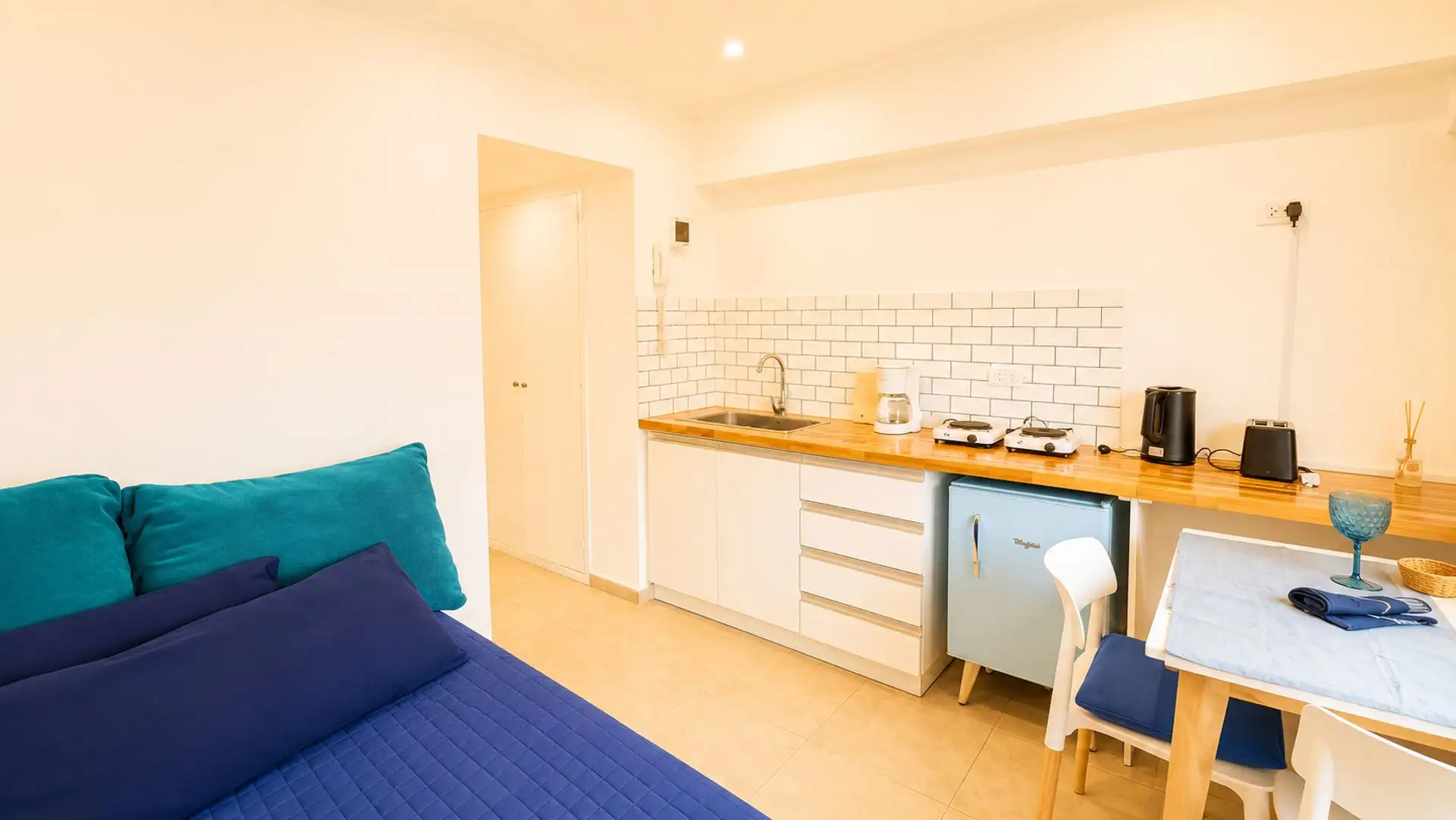 Venta departamento monoambiente frente Aldrey