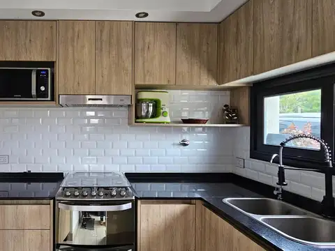 Casa en Venta con 3 cocheras