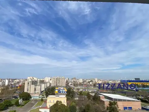 VENTA Monoambiente al frente muy luminoso piso alto La boca