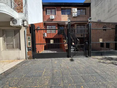 DUPLEX 4 AMB C/COCHERA, DEPENDENCIA Y PATIO VILLA ORTUZAR