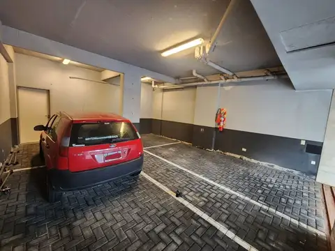 VENTA COCHERA DOBLE INGRESO MONSERRAT PLANTA BAJA