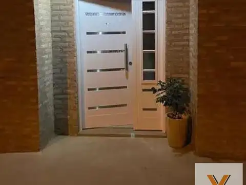 Casa 2 ambientes con 1 baño
