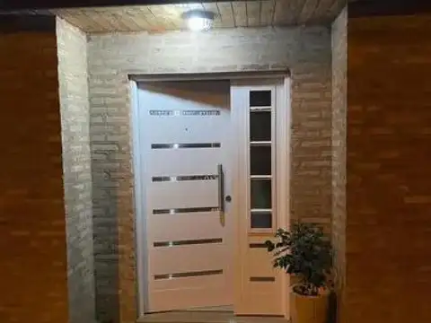 Casa 2 ambientes con 1 baño