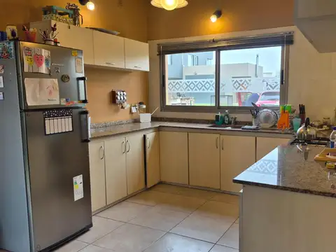 Casa 3 ambientes con 3 baños