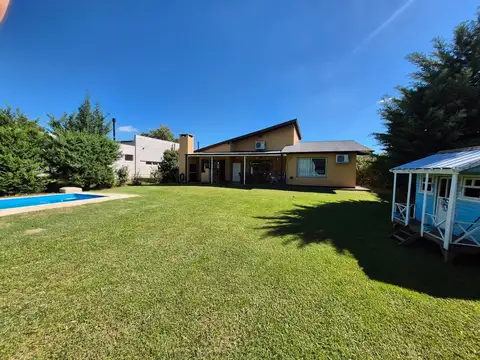 Casa en Venta con 4 cocheras