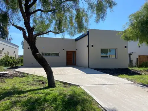 VTA CASA 4AMB-Barrio Santa Emilia- Lote 500m²