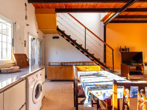 Casa 4 ambientes con 2 baños