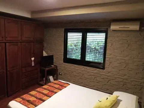 VENTA/CASA 2 DORMITORIOS/ PILETA Y MUCHO PARQUE