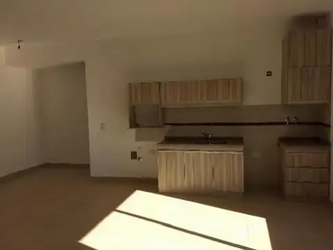 BLOCK EN VENTA DE 5 DEPARTAMENTOS DE 3 AMBIENTES + 3 COCHERAS