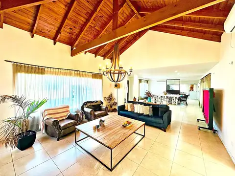 Casa 5 ambientes con 3 baños